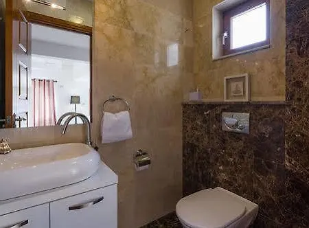 Anna Apartment